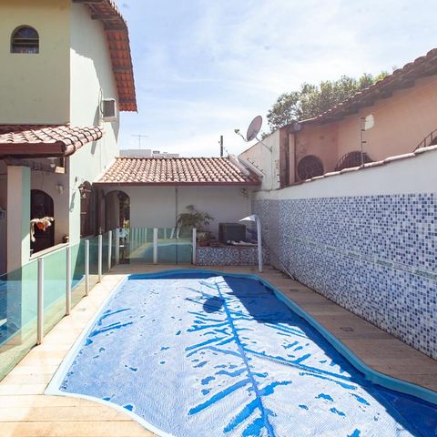 Casa à venda com 360m², 5 quartos e 2 vagas Casa à venda com 360m², 5 quartos e 2 vagasPiscina