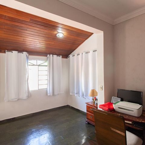 Casa à venda com 360m², 5 quartos e 2 vagas Casa à venda com 360m², 5 quartos e 2 vagasQuarto 2