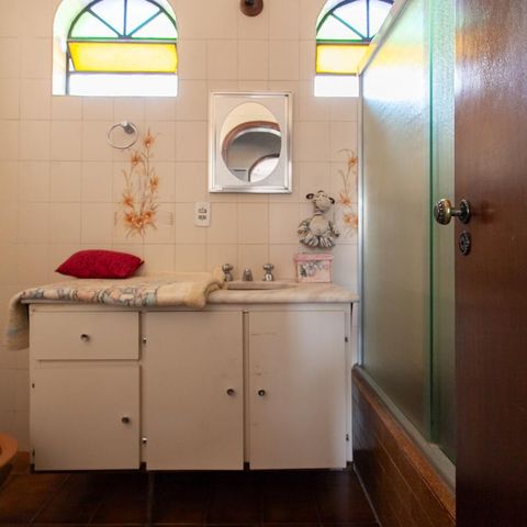 Casa à venda com 360m², 5 quartos e 2 vagas Casa à venda com 360m², 5 quartos e 2 vagasBanheiro Social