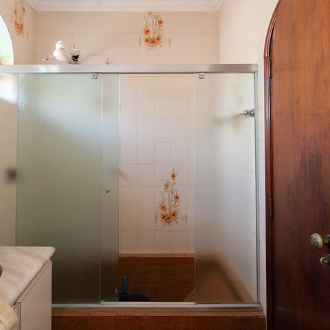 Casa à venda com 360m², 5 quartos e 2 vagas Casa à venda com 360m², 5 quartos e 2 vagasBanheiro Social