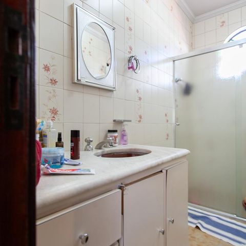 Casa à venda com 360m², 5 quartos e 2 vagas Casa à venda com 360m², 5 quartos e 2 vagasBanheiro da Suíte