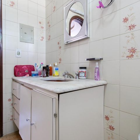 Casa à venda com 360m², 5 quartos e 2 vagas Casa à venda com 360m², 5 quartos e 2 vagasBanheiro da Suíte