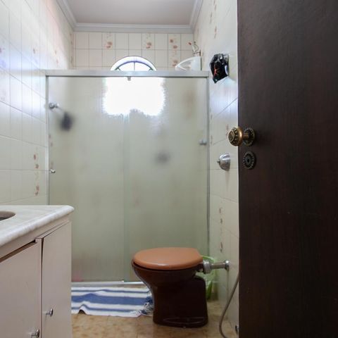Casa à venda com 360m², 5 quartos e 2 vagas Casa à venda com 360m², 5 quartos e 2 vagasBanheiro da Suíte