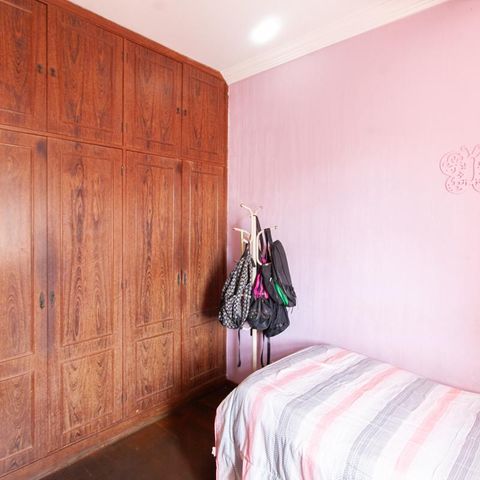 Casa à venda com 360m², 5 quartos e 2 vagas Casa à venda com 360m², 5 quartos e 2 vagasQuarto 1
