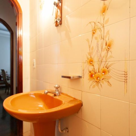 Casa à venda com 360m², 5 quartos e 2 vagas Casa à venda com 360m², 5 quartos e 2 vagasLavabo