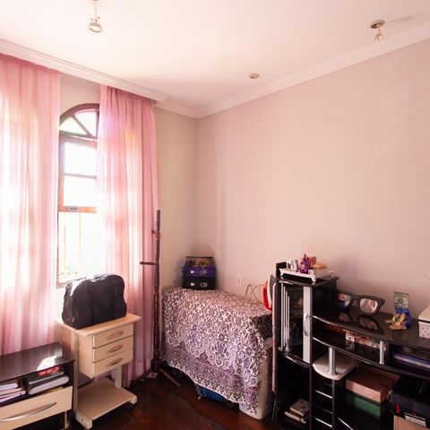 Casa à venda com 360m², 5 quartos e 2 vagas Casa à venda com 360m², 5 quartos e 2 vagasQuarto 1
