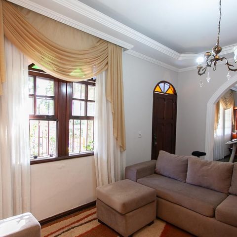 Casa à venda com 360m², 5 quartos e 2 vagas Casa à venda com 360m², 5 quartos e 2 vagasSala 1