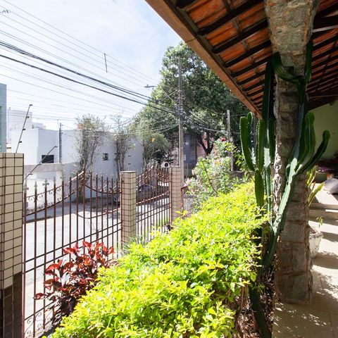 Casa à venda com 360m², 5 quartos e 2 vagas Casa à venda com 360m², 5 quartos e 2 vagasJardim