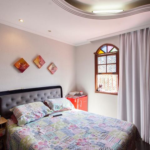 Casa à venda com 360m², 5 quartos e 2 vagas Casa à venda com 360m², 5 quartos e 2 vagasSuíte