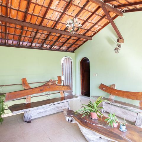 Casa à venda com 360m², 5 quartos e 2 vagas Casa à venda com 360m², 5 quartos e 2 vagasVaranda
