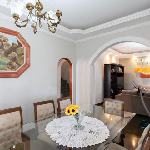 Casa à venda com 360m², 5 quartos e 2 vagas Casa à venda com 360m², 5 quartos e 2 vagasSala 2