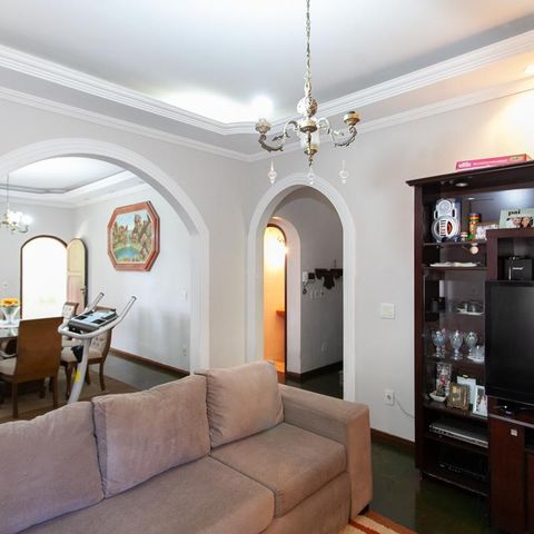 Casa à venda com 360m², 5 quartos e 2 vagas Casa à venda com 360m², 5 quartos e 2 vagasSala 1