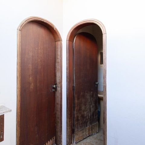 Casa à venda com 360m², 5 quartos e 2 vagas Casa à venda com 360m², 5 quartos e 2 vagasQuarto e banheiro de Serviço