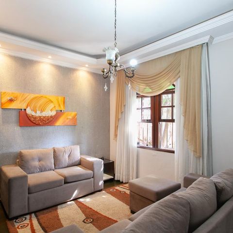 Casa à venda com 360m², 5 quartos e 2 vagas Casa à venda com 360m², 5 quartos e 2 vagasSala 1