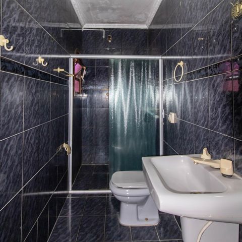 Casa à venda com 300m², 3 quartos e 3 vagas Casa à venda com 300m², 3 quartos e 3 vagasBanheiro Suíte