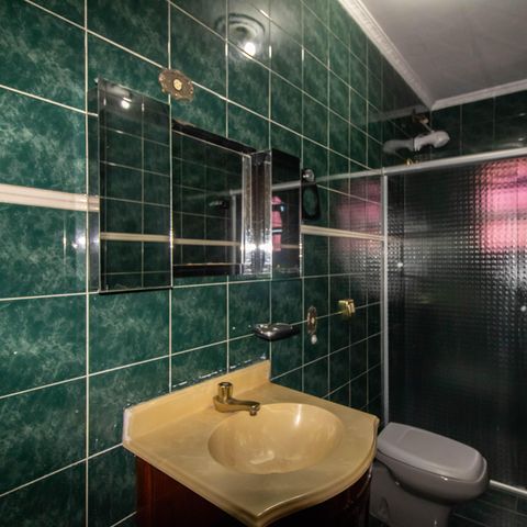 Casa à venda com 300m², 3 quartos e 3 vagas Casa à venda com 300m², 3 quartos e 3 vagasBanheiro Social