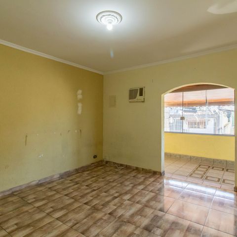 Casa à venda com 300m², 3 quartos e 3 vagas Casa à venda com 300m², 3 quartos e 3 vagasSuíte