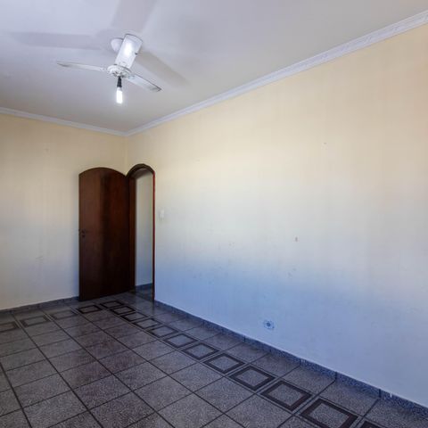 Casa à venda com 300m², 3 quartos e 3 vagas Casa à venda com 300m², 3 quartos e 3 vagasQuarto 1