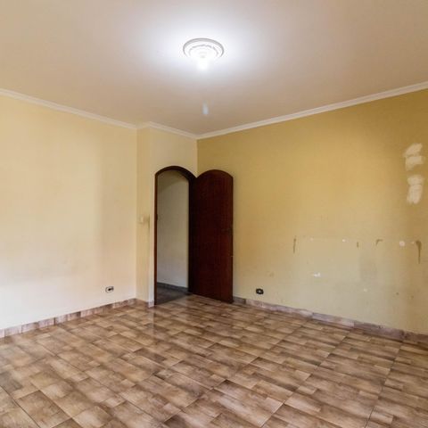 Casa à venda com 300m², 3 quartos e 3 vagas Casa à venda com 300m², 3 quartos e 3 vagasSuíte