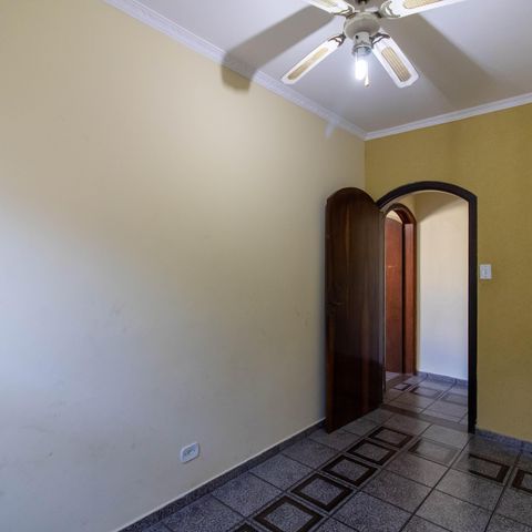Casa à venda com 300m², 3 quartos e 3 vagas Casa à venda com 300m², 3 quartos e 3 vagasQuarto 2