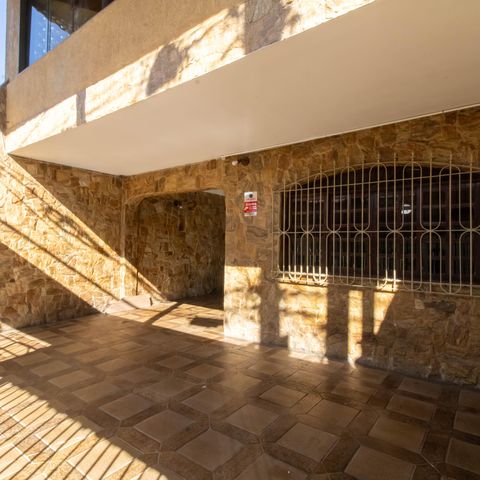 Casa à venda com 300m², 3 quartos e 3 vagas Casa à venda com 300m², 3 quartos e 3 vagasGaragem