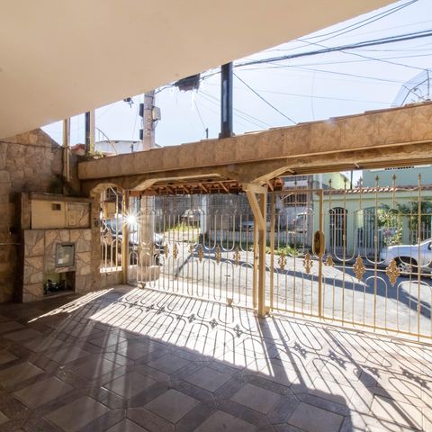 Casa à venda com 300m², 3 quartos e 3 vagas Casa à venda com 300m², 3 quartos e 3 vagasGaragem