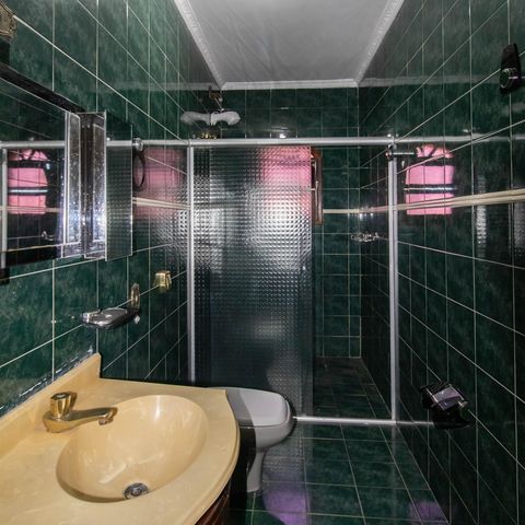 Casa à venda com 300m², 3 quartos e 3 vagas Casa à venda com 300m², 3 quartos e 3 vagasBanheiro Social