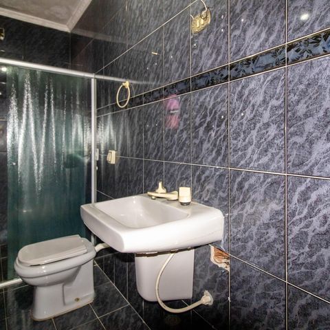 Casa à venda com 300m², 3 quartos e 3 vagas Casa à venda com 300m², 3 quartos e 3 vagasBanheiro Suíte