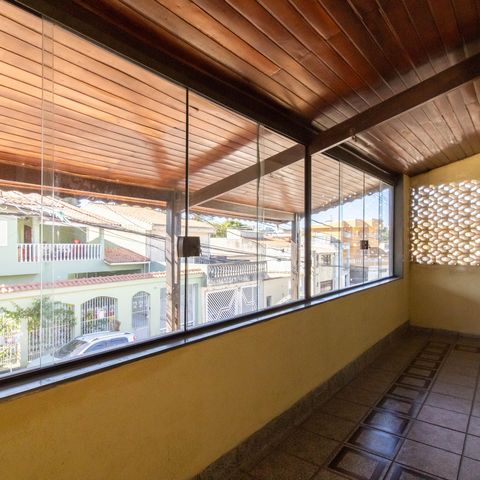 Casa à venda com 300m², 3 quartos e 3 vagas Casa à venda com 300m², 3 quartos e 3 vagasVaranda da Suíte