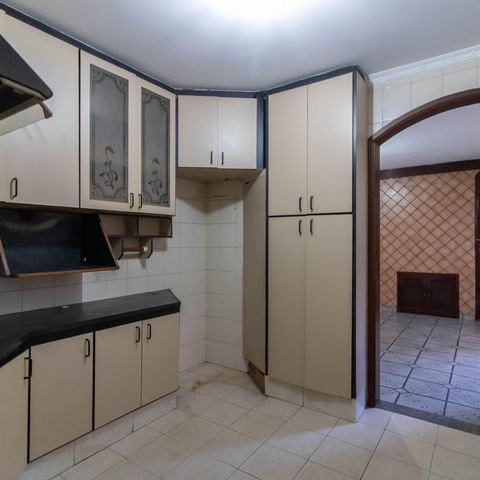 Casa à venda com 300m², 3 quartos e 3 vagas Casa à venda com 300m², 3 quartos e 3 vagasCozinha