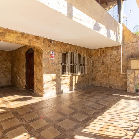 Casa à venda com 300m², 3 quartos e 3 vagas Casa à venda com 300m², 3 quartos e 3 vagasGaragem