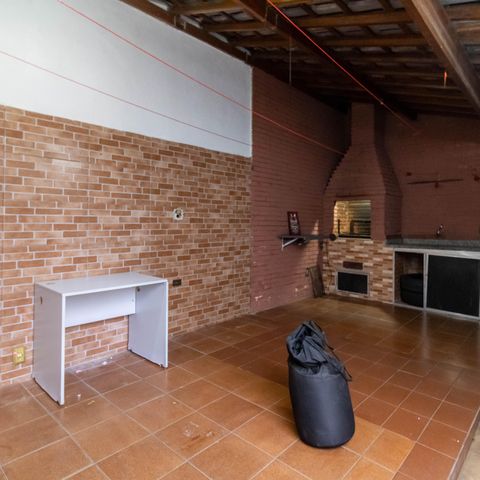 Casa à venda com 300m², 3 quartos e 3 vagas Casa à venda com 300m², 3 quartos e 3 vagasÁrea Externa