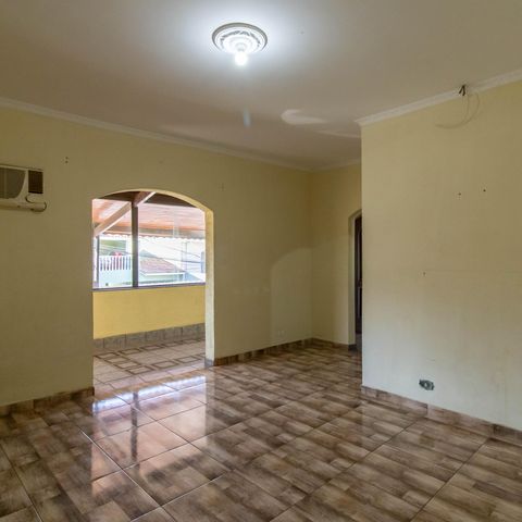 Casa à venda com 300m², 3 quartos e 3 vagas Casa à venda com 300m², 3 quartos e 3 vagasSuíte