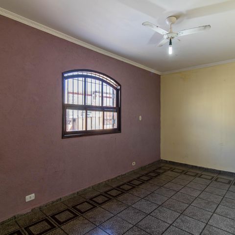 Casa à venda com 300m², 3 quartos e 3 vagas Casa à venda com 300m², 3 quartos e 3 vagasQuarto 1