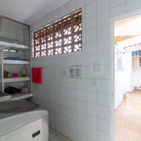 Casa à venda com 165m², 3 quartos e 2 vagas Casa à venda com 165m², 3 quartos e 2 vagasÁrea de Serviço