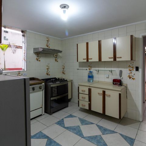 Casa à venda com 165m², 3 quartos e 2 vagas Casa à venda com 165m², 3 quartos e 2 vagasCozinha