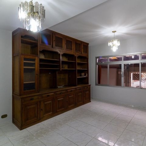 Casa à venda com 165m², 3 quartos e 2 vagas Casa à venda com 165m², 3 quartos e 2 vagasSala de Estar