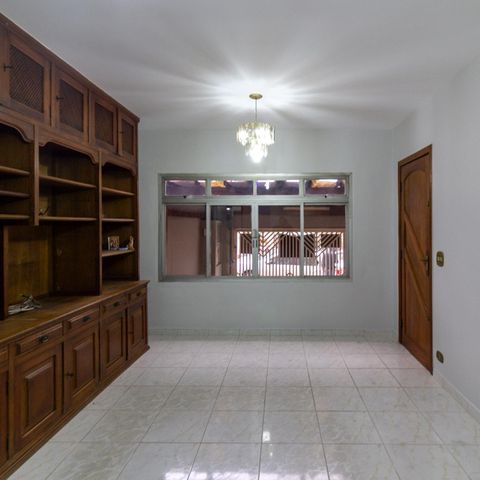 Casa à venda com 165m², 3 quartos e 2 vagas Casa à venda com 165m², 3 quartos e 2 vagasSala de Estar