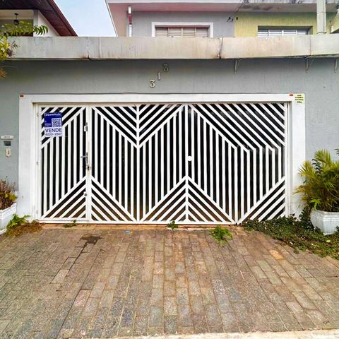 Casa à venda com 165m², 3 quartos e 2 vagas Casa à venda com 165m², 3 quartos e 2 vagasFachada