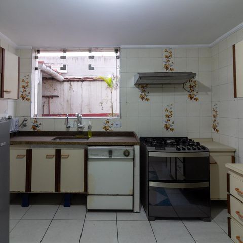 Casa à venda com 165m², 3 quartos e 2 vagas Casa à venda com 165m², 3 quartos e 2 vagasCozinha