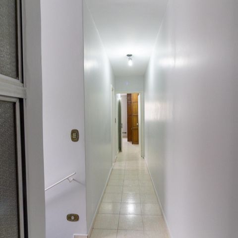 Casa à venda com 165m², 3 quartos e 2 vagas Casa à venda com 165m², 3 quartos e 2 vagasHall
