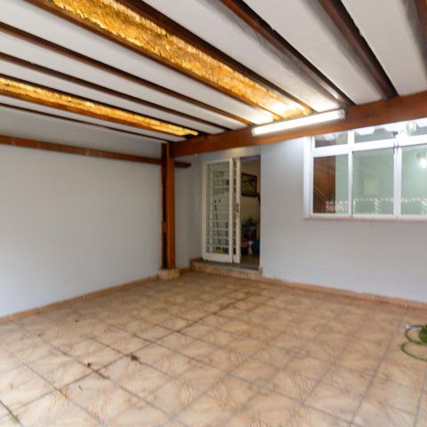 Casa à venda com 165m², 3 quartos e 2 vagas Casa à venda com 165m², 3 quartos e 2 vagasGaragem