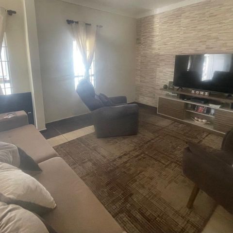 Casa à venda com 177m², 4 quartos e 2 vagas Casa à venda com 177m², 4 quartos e 2 vagasFoto 01