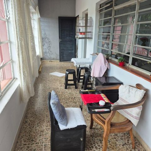 Casa à venda com 355m², 6 quartos e sem vaga Casa à venda com 355m², 6 quartos e sem vagaVaranda
