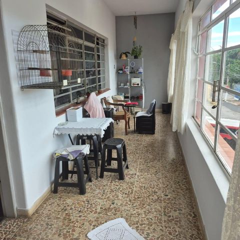 Casa à venda com 355m², 6 quartos e sem vaga Casa à venda com 355m², 6 quartos e sem vagaVaranda