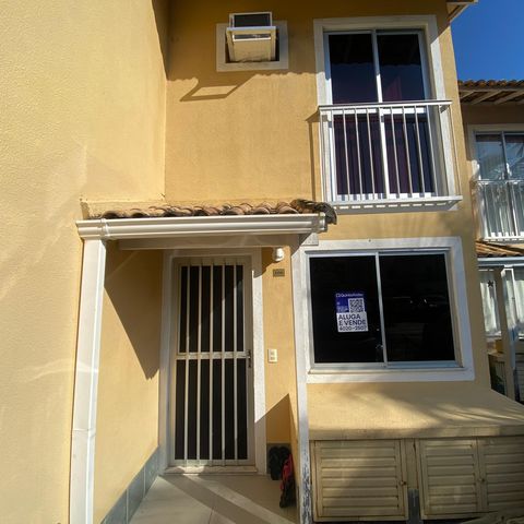 Casa à venda com 75m², 2 quartos e 1 vaga Casa à venda com 75m², 2 quartos e 1 vagaFachada