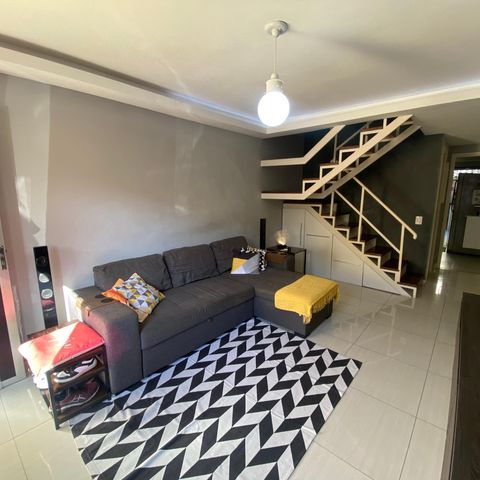 Casa à venda com 75m², 2 quartos e 1 vaga Casa à venda com 75m², 2 quartos e 1 vagaSala
