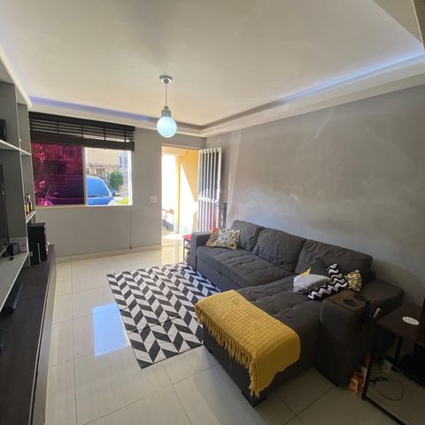 Casa à venda com 75m², 2 quartos e 1 vaga Casa à venda com 75m², 2 quartos e 1 vagaSala
