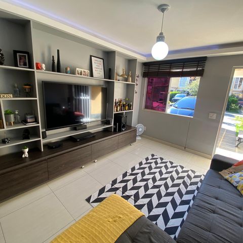 Casa à venda com 75m², 2 quartos e 1 vaga Casa à venda com 75m², 2 quartos e 1 vagaSala