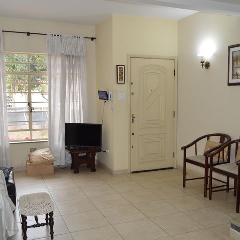 Casa de condomínio à venda com 110m², 3 quartos e 2 vagasSala